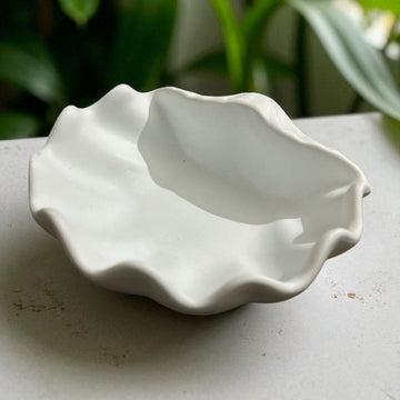 Concrete Sea-Shell Trinket Bowl, 16.5x14.5x5.5 cm (190g)