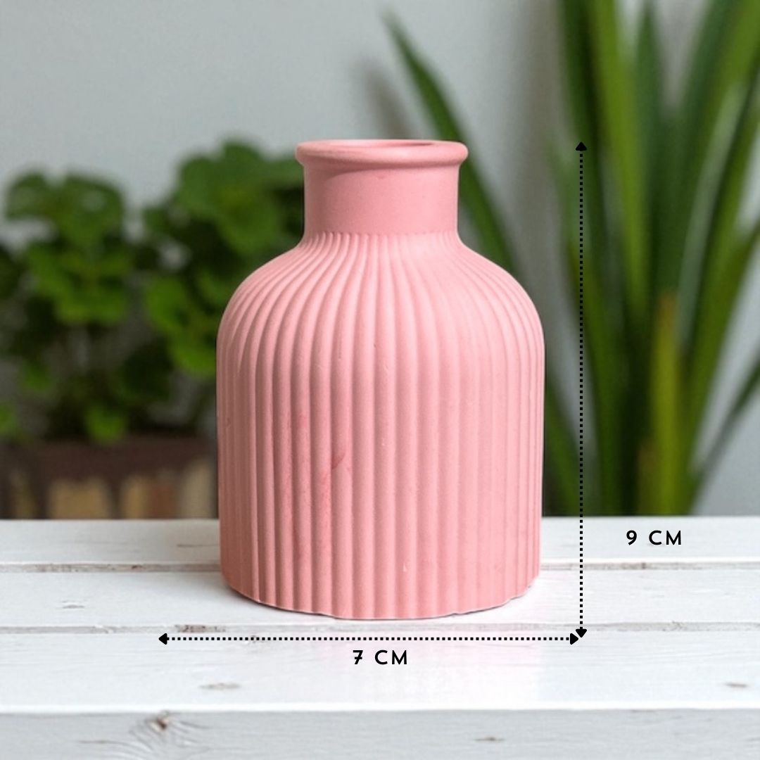 Concrete Ribbed Design Flower Vase