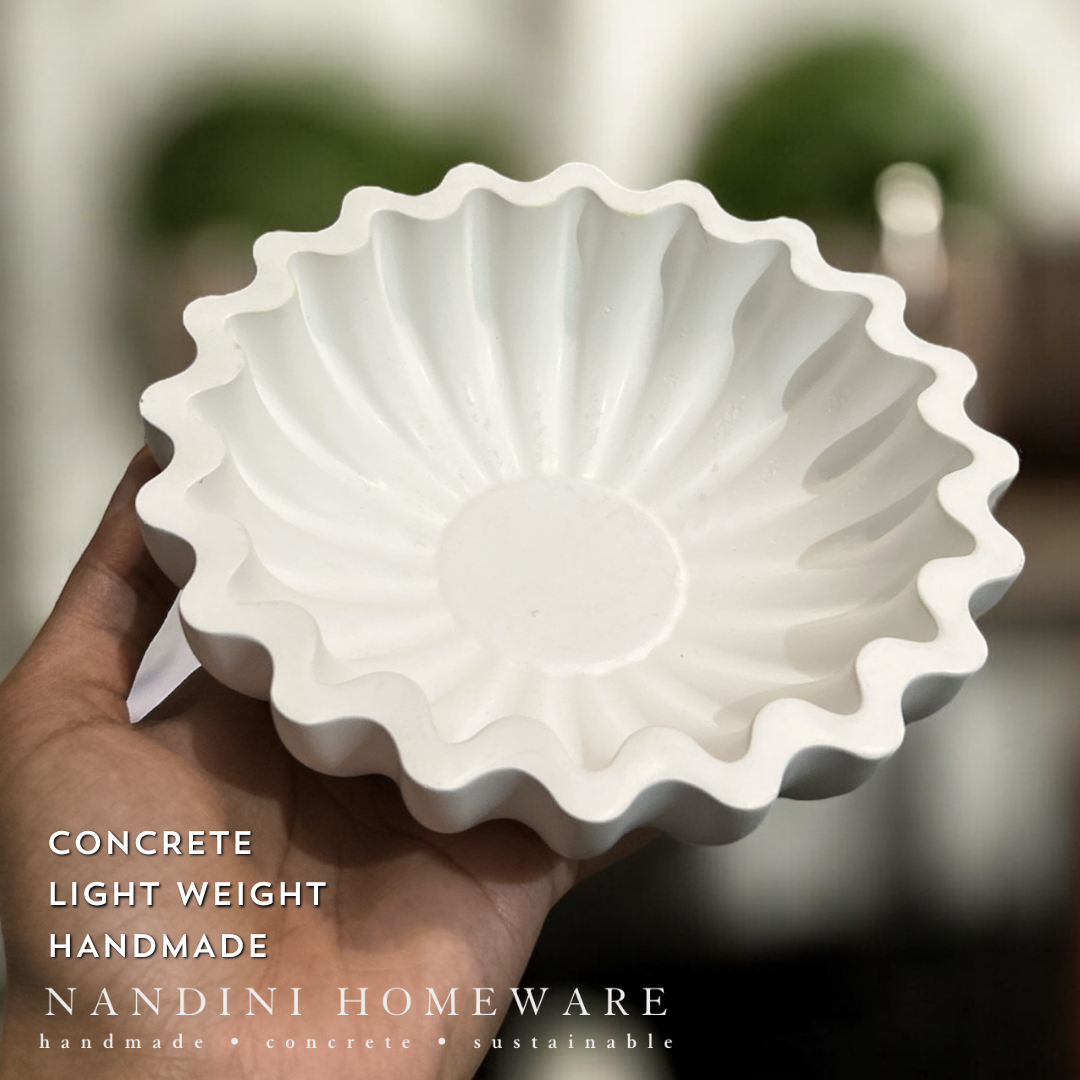 Concrete Ruffle Trinket Bowl, 15x15x5 cm (300g)